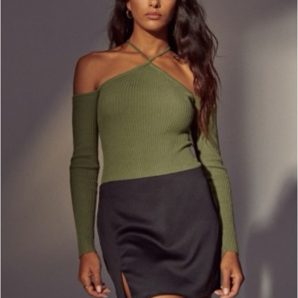 NWT Abercrombie and Fitch strappy halter sweater bodysuit size small